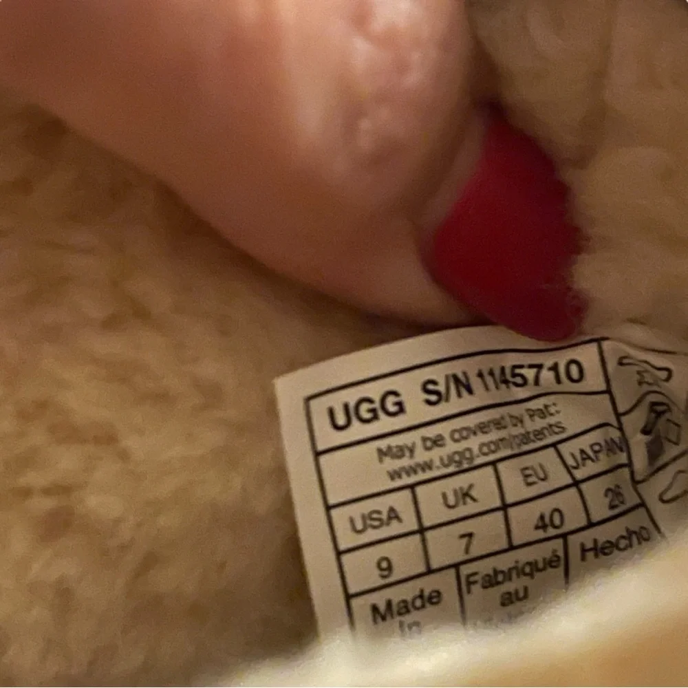 UGG see photos